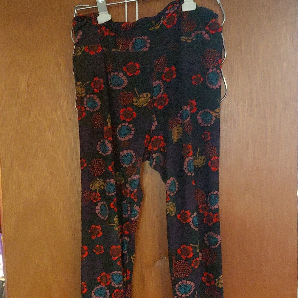 LuLaRoe Black Floral Leggings with Red, Teal & Gold Flowers
